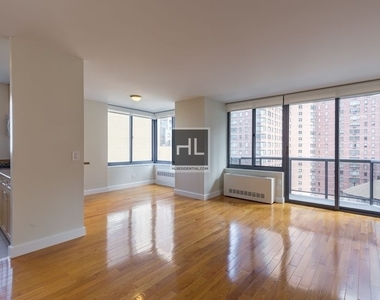 West 48th Street - Photo Thumbnail 1