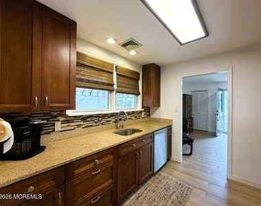 102 Columbia Avenue - Photo Thumbnail 11