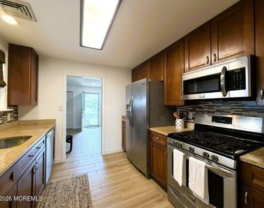 102 Columbia Avenue - Photo Thumbnail 10