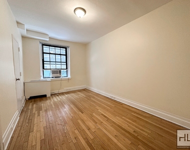 East 63 Street - Photo Thumbnail 2