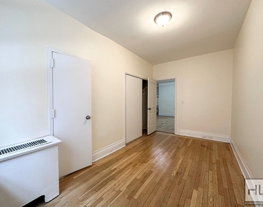 East 63 Street - Photo Thumbnail 5