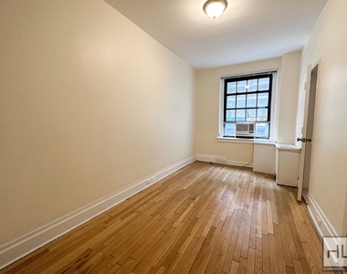 East 63 Street - Photo Thumbnail 4