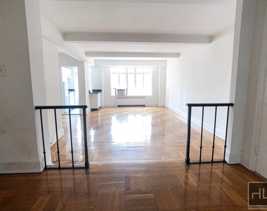 East 38 Street - Photo Thumbnail 3
