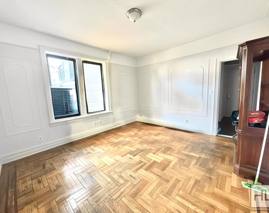 66 Street - Photo Thumbnail 1