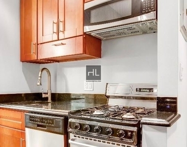 West 53 Street - Photo Thumbnail 2
