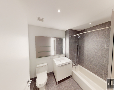 West 38th Street - Photo Thumbnail 3