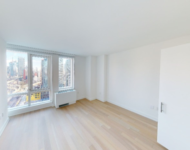 West 38th Street - Photo Thumbnail 1