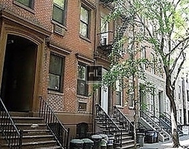 W 21st St. - Photo Thumbnail 4