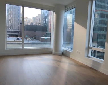 West 43rd Street - Photo Thumbnail 3