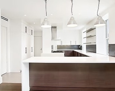 East 80th Street - Photo Thumbnail 2