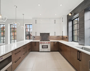 East 80th Street - Photo Thumbnail 3