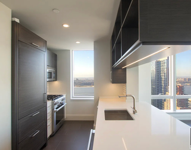 10th Avenue - Photo Thumbnail 5
