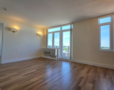 103-14 Northern Boulevard - Photo Thumbnail 1