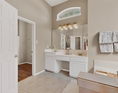 2023 Nottingham Place - Photo Thumbnail 12