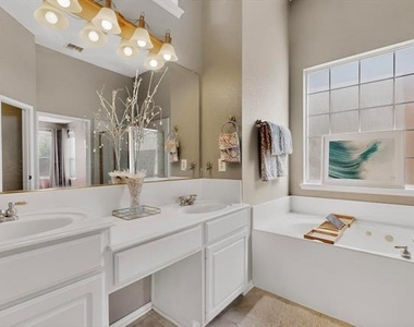 2023 Nottingham Place - Photo Thumbnail 28