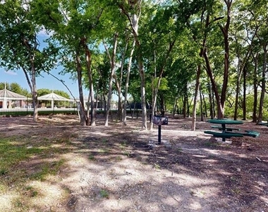 2023 Nottingham Place - Photo Thumbnail 38