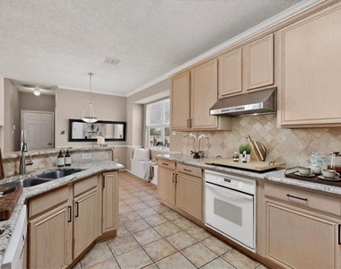 2023 Nottingham Place - Photo Thumbnail 4