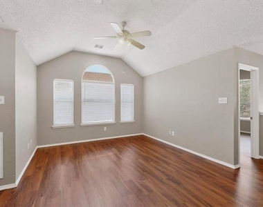 2023 Nottingham Place - Photo Thumbnail 14