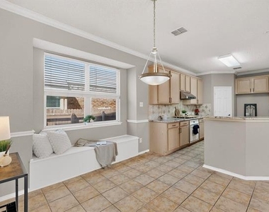 2023 Nottingham Place - Photo Thumbnail 6