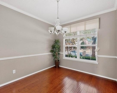 2023 Nottingham Place - Photo Thumbnail 8