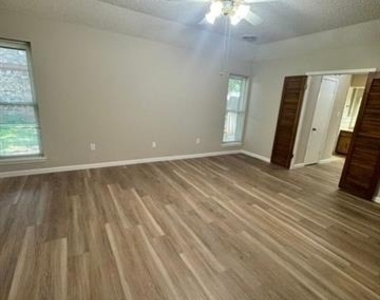 3134 Winterhawk Drive - Photo Thumbnail 9