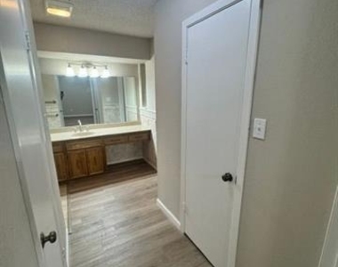 3134 Winterhawk Drive - Photo Thumbnail 10