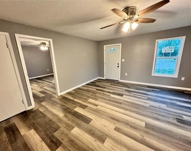 303 E 6th Street - Photo Thumbnail 1