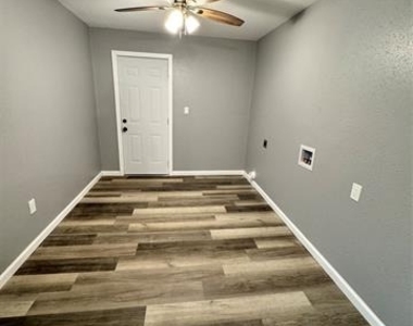303 E 6th Street - Photo Thumbnail 7