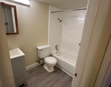 2211 S Vernon Avenue - Photo Thumbnail 13