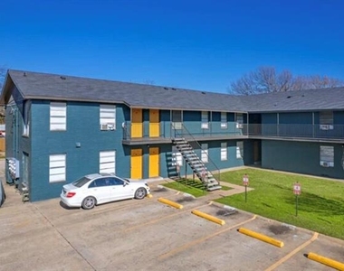 2211 S Vernon Avenue - Photo Thumbnail 4