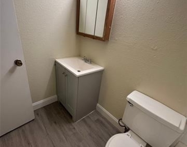 2211 S Vernon Avenue - Photo Thumbnail 14