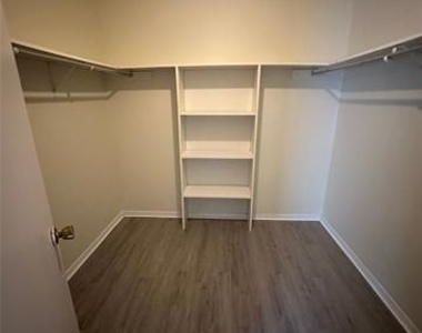 2211 S Vernon Avenue - Photo Thumbnail 9