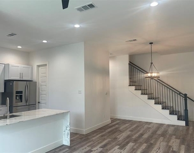 9495 Timberleaf Drive - Photo Thumbnail 2