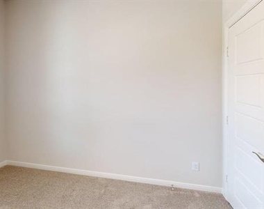 1840 Rosedale Avenue - Photo Thumbnail 13