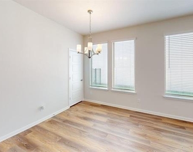 1840 Rosedale Avenue - Photo Thumbnail 7