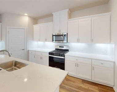 1840 Rosedale Avenue - Photo Thumbnail 3