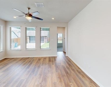 1840 Rosedale Avenue - Photo Thumbnail 6