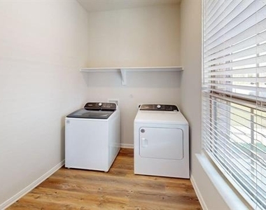 1840 Rosedale Avenue - Photo Thumbnail 20