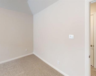 1840 Rosedale Avenue - Photo Thumbnail 18