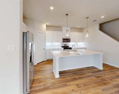 1840 Rosedale Avenue - Photo Thumbnail 4