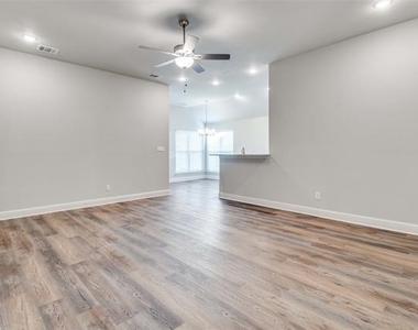 2806 Clover Drive - Photo Thumbnail 5