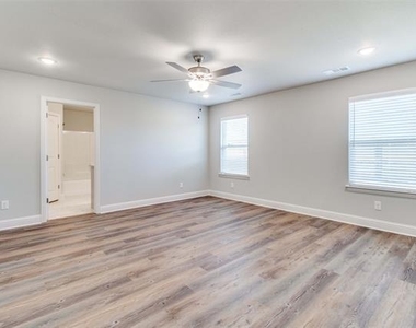 2806 Clover Drive - Photo Thumbnail 11