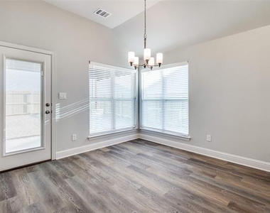 2806 Clover Drive - Photo Thumbnail 14