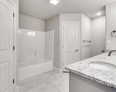 2806 Clover Drive - Photo Thumbnail 13