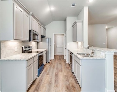 2806 Clover Drive - Photo Thumbnail 2