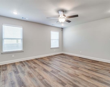 2806 Clover Drive - Photo Thumbnail 12