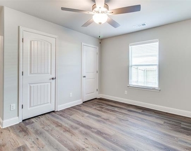 2806 Clover Drive - Photo Thumbnail 9