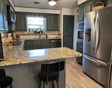 4642 Bruce Drive - Photo Thumbnail 8