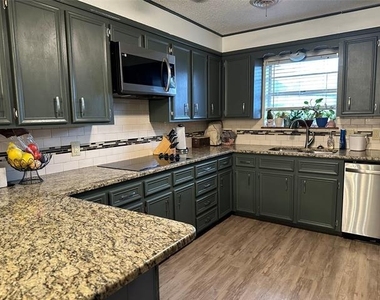 4642 Bruce Drive - Photo Thumbnail 7