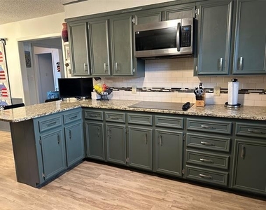 4642 Bruce Drive - Photo Thumbnail 6